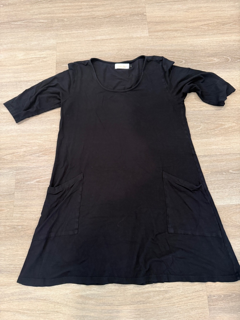 Fighting Eel Black Scoop with Front Pockets